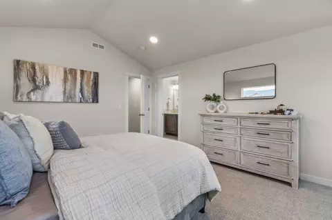 Bedroom - Strong Road, Spokane, WA 99208 photo 3 of 7