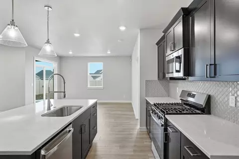 Kitchen - 705 E 5th St, Deer Park, WA 99006 photo 3 of 3