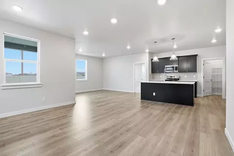 Living - 705 E 5th St, Deer Park, WA 99006 photo 3 of 5