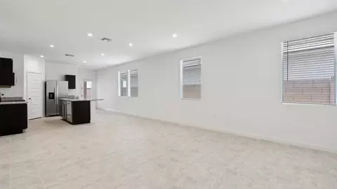 Living - 9648 S Caballo Dr, Apache Junction, AZ 85120 photo 3 of 5