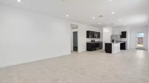 Living - 9648 S Caballo Dr, Apache Junction, AZ 85120 photo 2 of 5