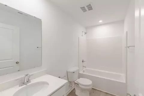 Bath - 2886 Evergreen Ave, Plainfield, IN 46168 photo 5 of 8