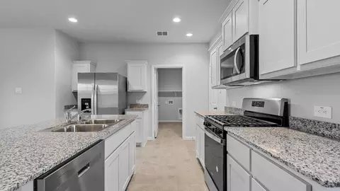 Kitchen - 136 Springhill North Rd, Boyd, TX 76023 photo 5 of 9