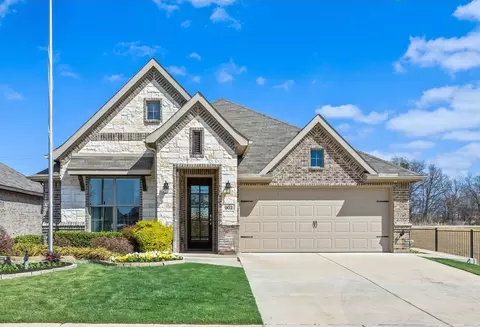 810 Misty Ln, Cleburne, TX 76033