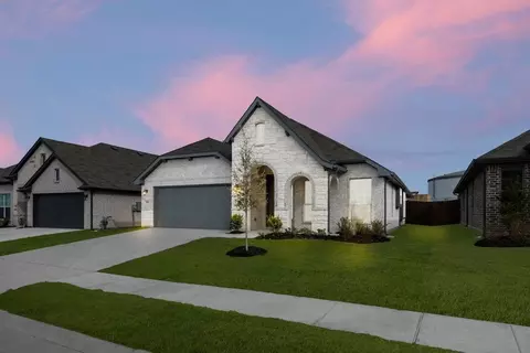 810 Misty Ln, Cleburne, TX 76033
