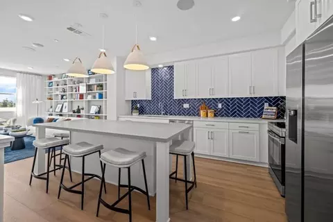 1068 W Foothill Blvd, Claremont, CA 91711