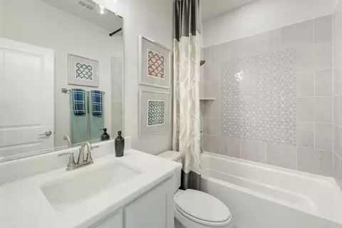 Bath - 1706 Baldwin Dr, Cedar Hill, TX 75104 photo 5 of 7