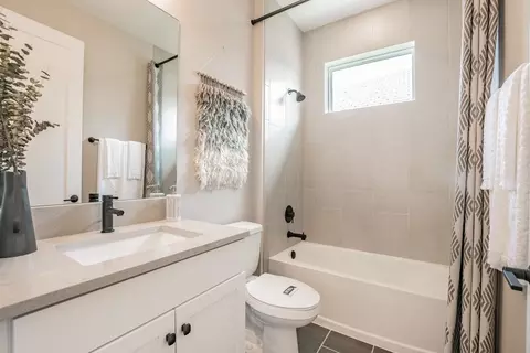 Bath - 3765 142nd Ter E, Parrish, FL 34219 photo 1 of 1