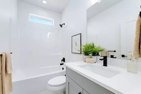 Bath - 6623 W Sollas Dr, Eagle, ID 83616 photo 1 of 4