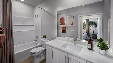 Bath - 1893 Mercury St, Manteca, CA 95336 photo 2 of 3