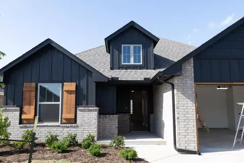 2301 NW 170th St, Edmond, OK 73012