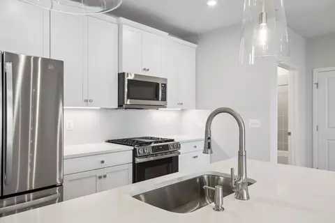 1611 Potomac Shores Pkwy #403, Dumfries, VA 22026