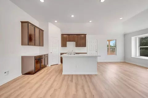 112 Greeley Dr, Floresville, TX 78114