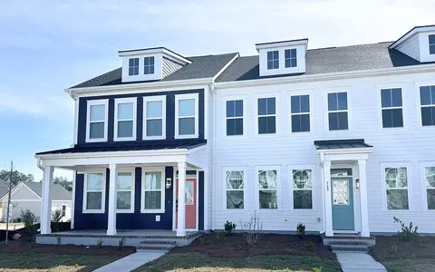 426 Swaying Pine Ln, Summerville, SC 29486