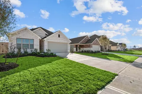 Exterior - 5702 Dawning Sun St, Fulshear, TX 77441 photo 5 of 8