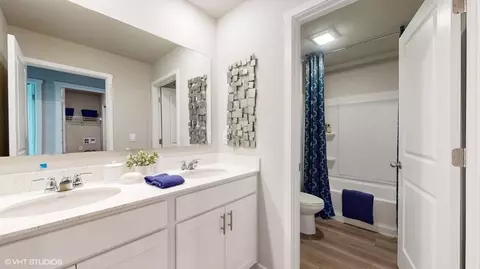 Bath - 7918 N 169th St, Bennington, NE 68007 photo 3 of 6