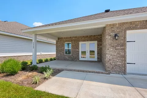 Exterior - 4020 Watergate Dr, Milton, FL 32583 photo 2 of 9