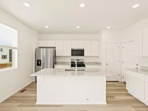 6691 Roundtail Way, Colorado Springs, CO 80925