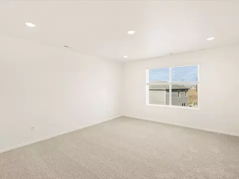 6691 Roundtail Way, Colorado Springs, CO 80925
