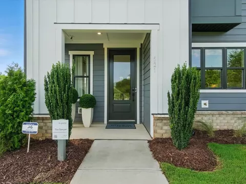 6013 Curie Ln, Charlotte, NC 28216
