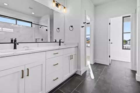 Bath - 1477 S 10 E, Salem, UT 84653 photo 4 of 5