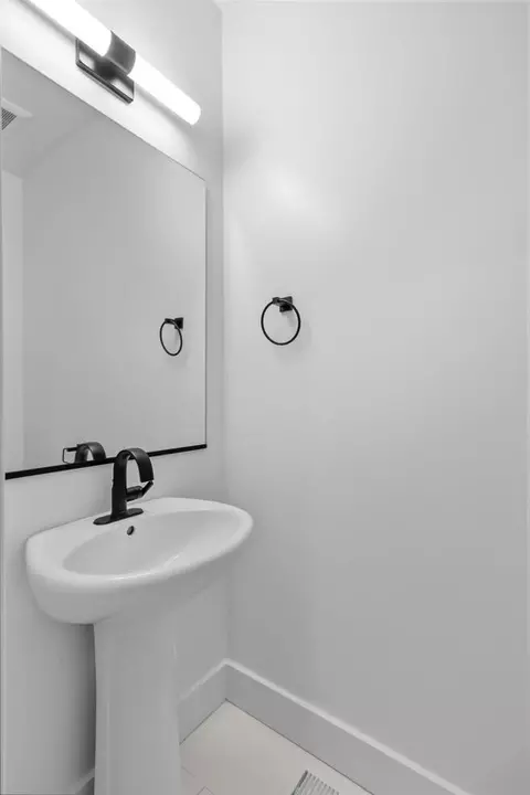 Bath - 1477 S 10 E, Salem, UT 84653 photo 2 of 5