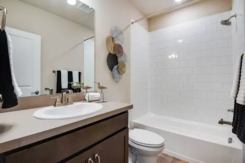 Bath - 1720 Glacier Ave, Berthoud, CO 80513 photo 3 of 3