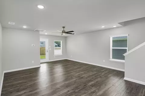 Living - 2100 Barnhart Dr, Sumter, SC 29153 photo 1 of 2