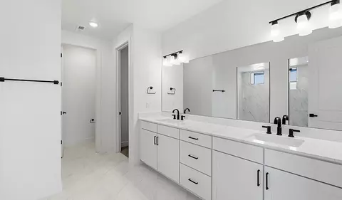Bath - 498 E Bramish Place Dr, Washington, UT 84780 photo 1 of 2