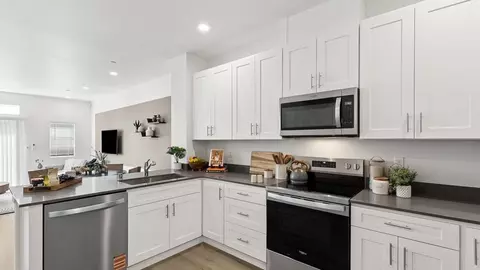 16830 20th Ave W B1, Lynnwood, WA 98037