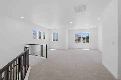 Living - 2664 W Aurora Ave, Mapleton, UT 84664 photo 4 of 5