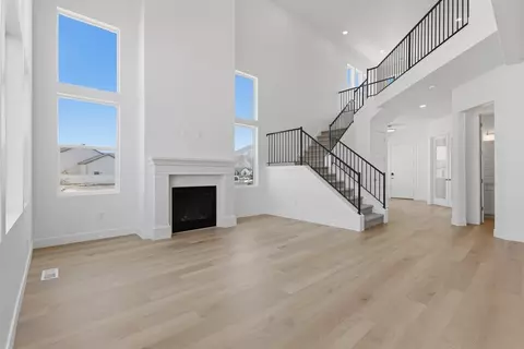 Living - 2664 W Aurora Ave, Mapleton, UT 84664 photo 3 of 5