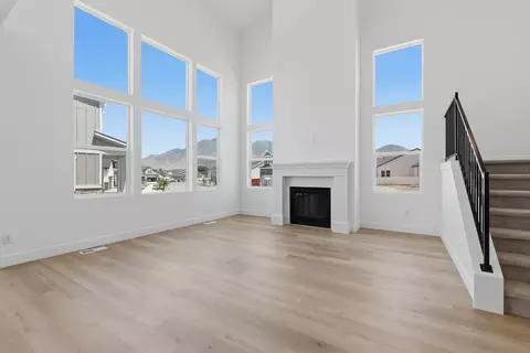 Living - 2664 W Aurora Ave, Mapleton, UT 84664 photo 2 of 5