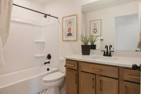 Bath - 3710 N Eagle Meadows Dr, Eagle Mountain, UT 84005 photo 3 of 5