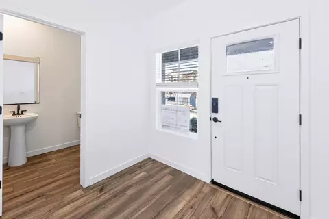 Entry Way - 262 Nadine St, Merced, CA 95341 photo 2 of 3