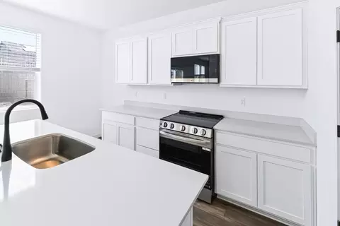 Kitchen - 262 Nadine St, Merced, CA 95341 photo 2 of 2