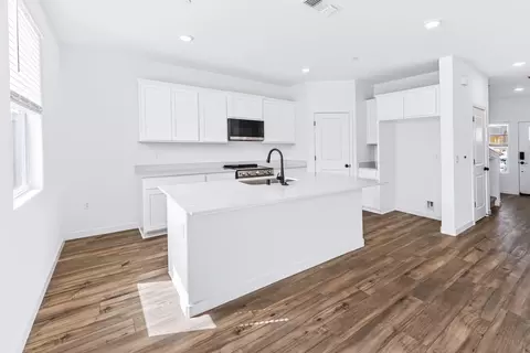 Kitchen - 262 Nadine St, Merced, CA 95341 photo 1 of 2