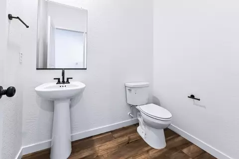 Bath - 262 Nadine St, Merced, CA 95341 photo 2 of 2