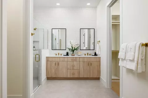 Bath - 12324 Falling Leaf Pl, Venice, FL 34293 photo 3 of 4