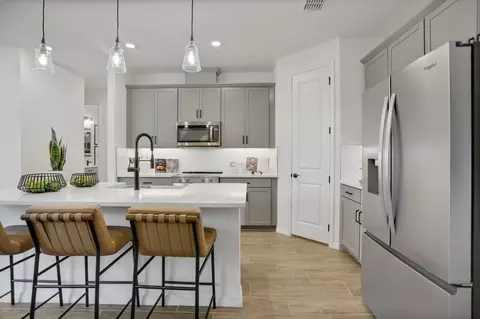 Kitchen - 8104 Sunny Point Trl, Parrish, FL 34219 photo 5 of 12