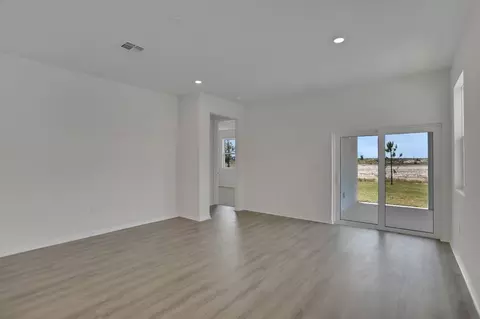 Living - 8104 Sunny Point Trl, Parrish, FL 34219 photo 2 of 10