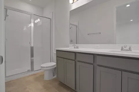 Bath - 8104 Sunny Point Trl, Parrish, FL 34219 photo 3 of 6