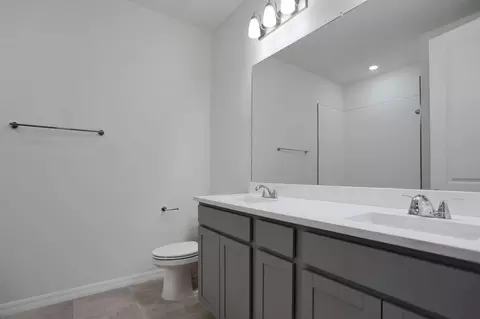 Bath - 8104 Sunny Point Trl, Parrish, FL 34219 photo 6 of 6