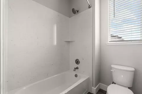 Bath - 1259 Mccarroll St, Galt, CA 95632 photo 4 of 5