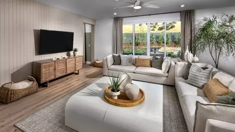 Living - 206 Hyde Park Pl, Vacaville, CA 95687 photo 2 of 2