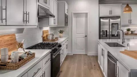 Kitchen - 206 Hyde Park Pl, Vacaville, CA 95687 photo 2 of 5