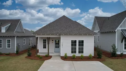 100 Firefly Ln, Opelika, AL
