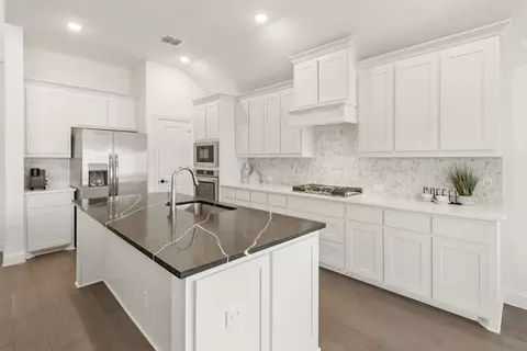 Kitchen - 1154 Bailey Ranch Rd, Aledo, TX 76008 photo 4 of 5