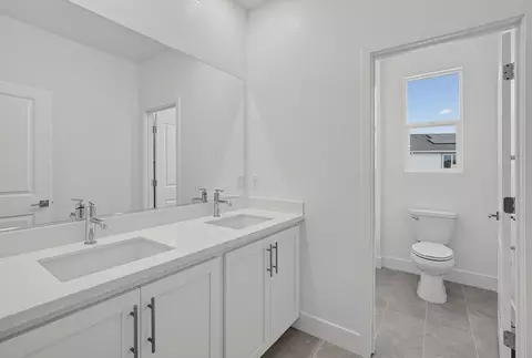 Bath - 884 Shasta Ave, Ripon, CA 95366 photo 1 of 2