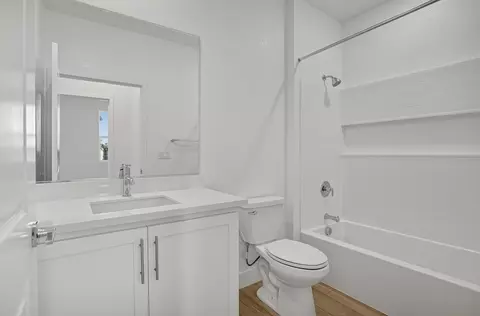Bath - 884 Shasta Ave, Ripon, CA 95366 photo 2 of 2